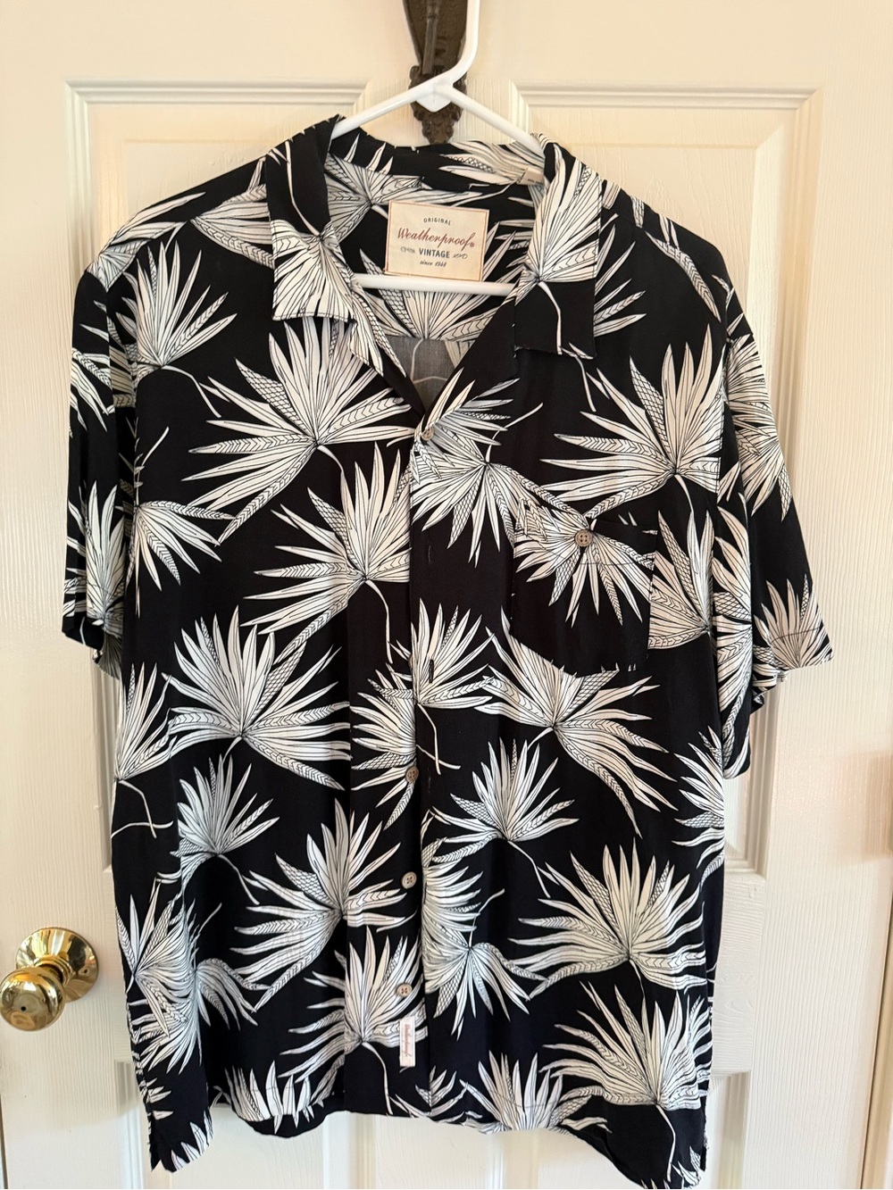 Weatherproof Black Button-Down Short Sleeve Shirt with White Palm Print